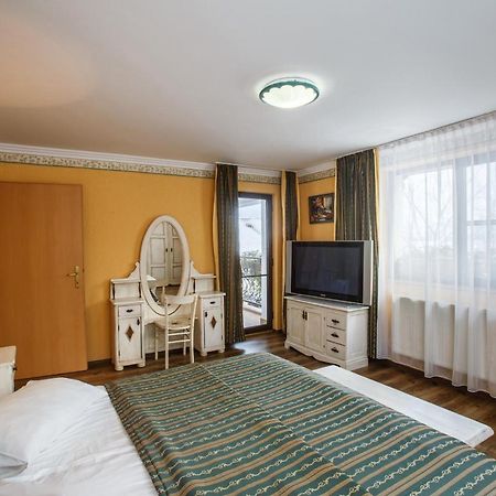 Domeniul Dracula Danes Hotell Exteriör bild