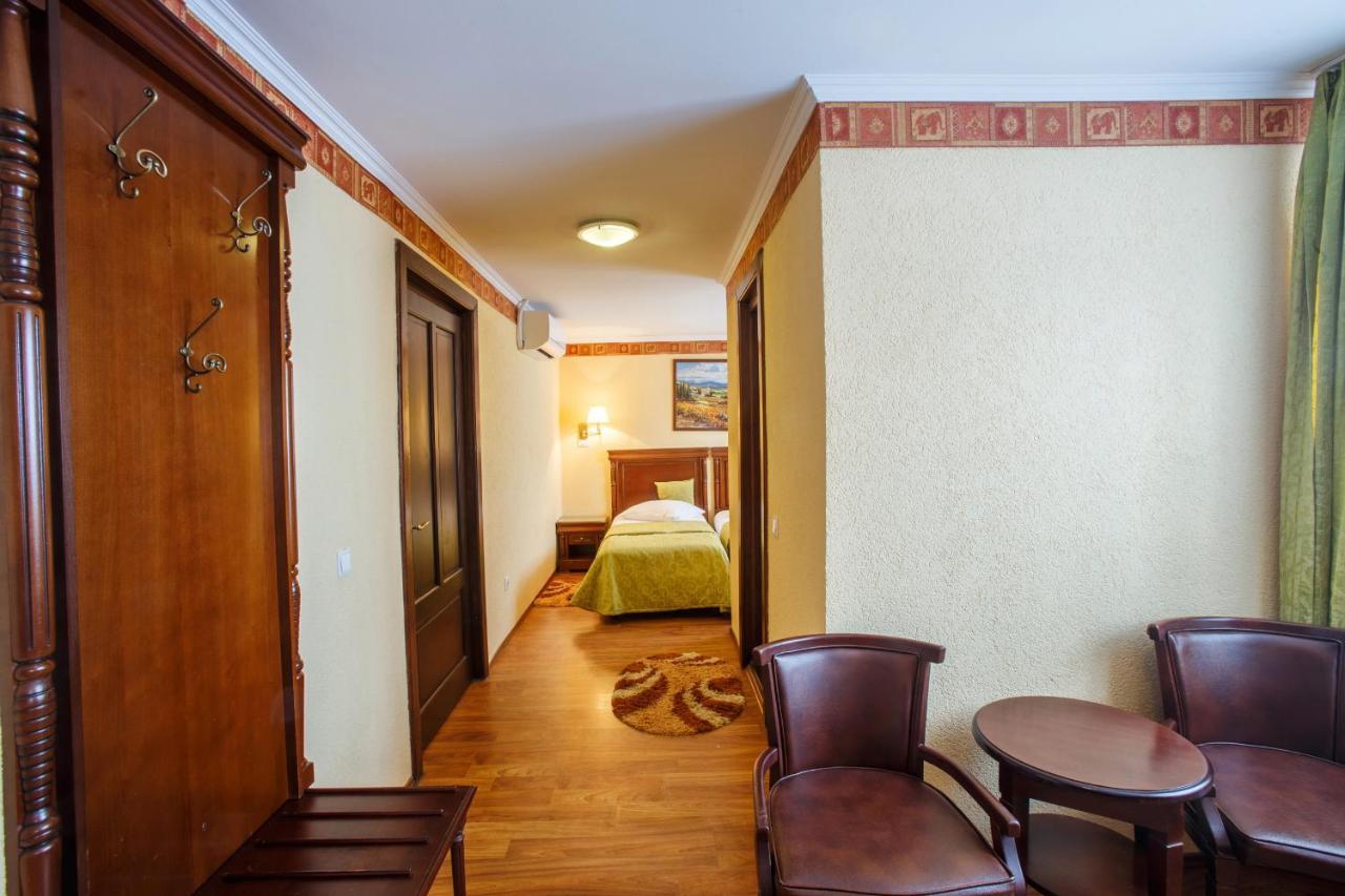 Domeniul Dracula Danes Hotell Exteriör bild