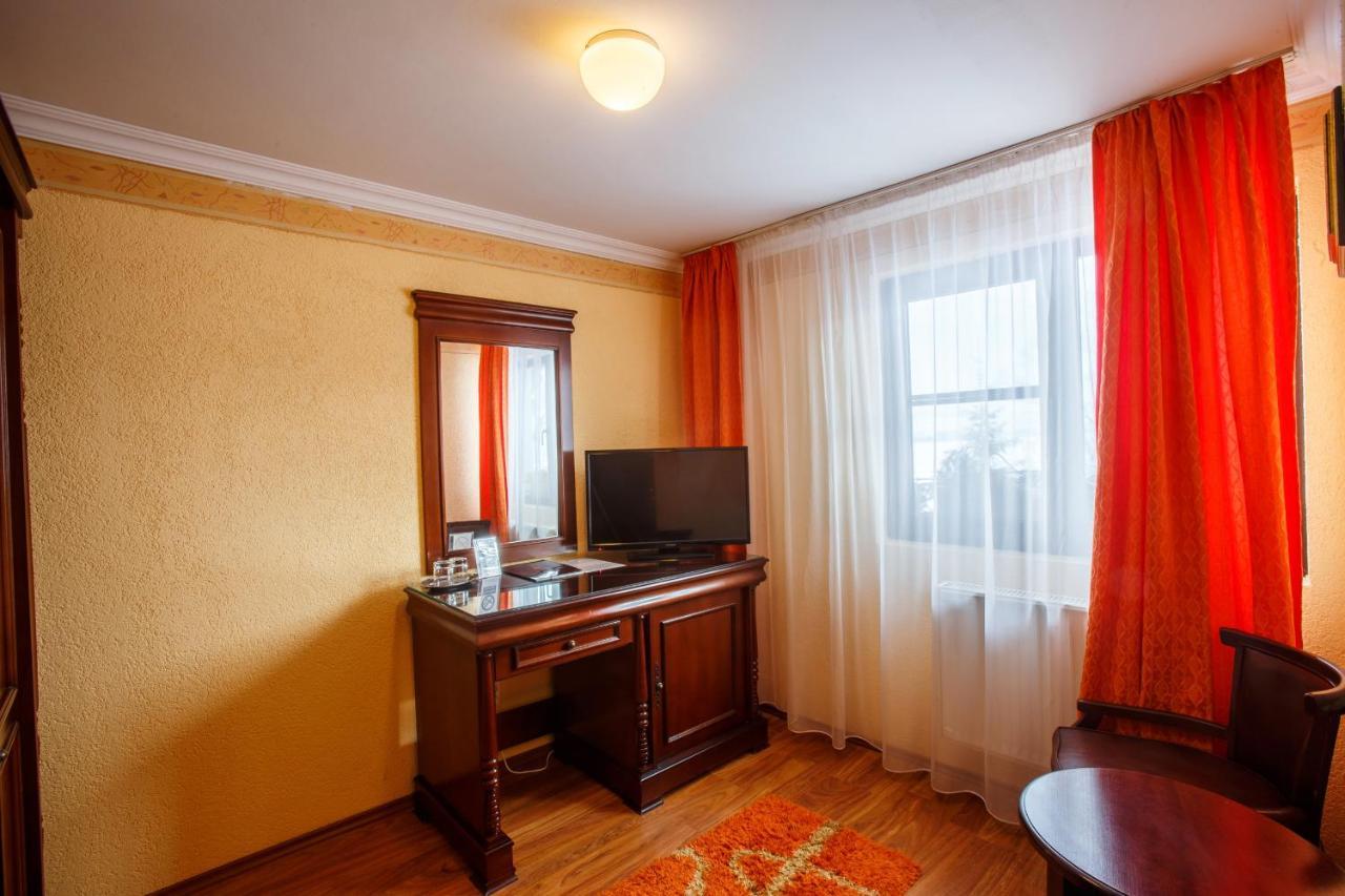 Domeniul Dracula Danes Hotell Exteriör bild