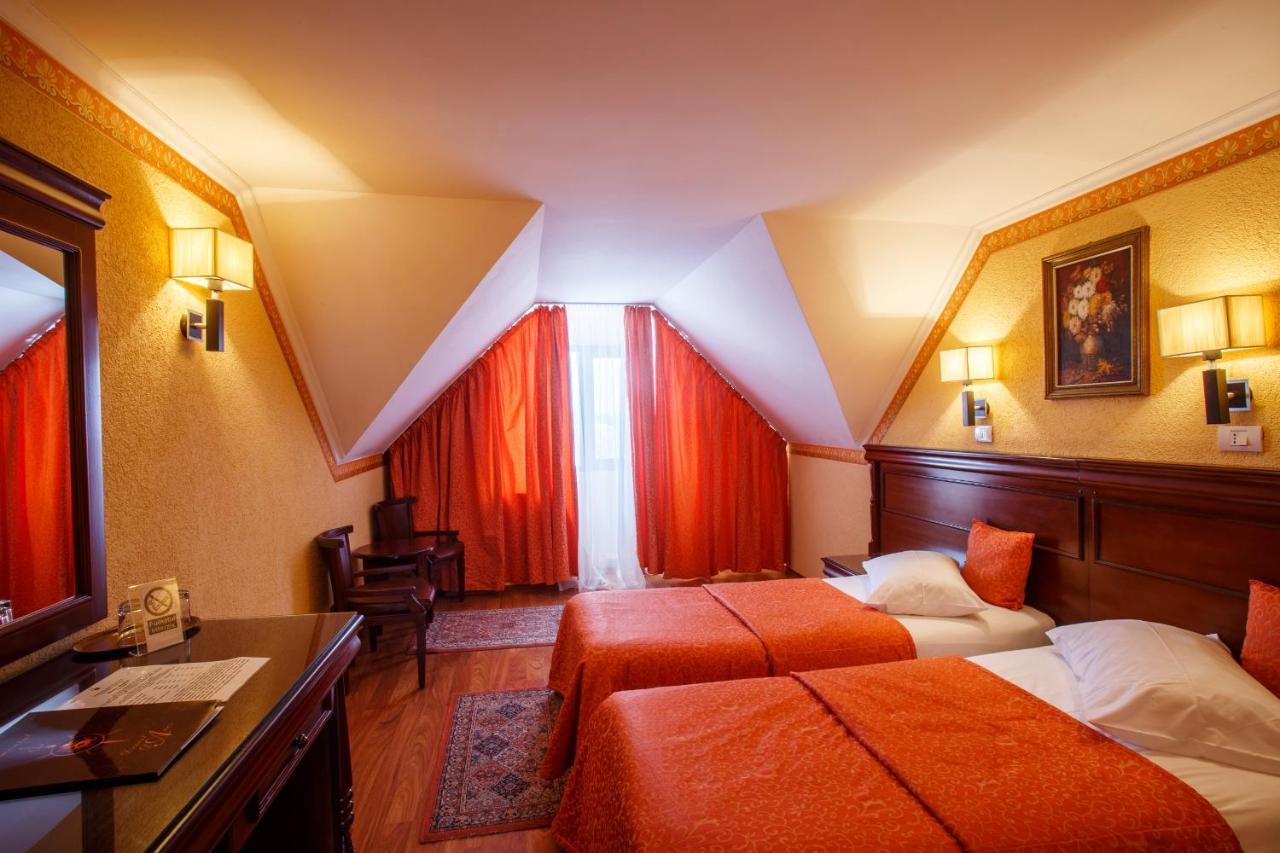 Domeniul Dracula Danes Hotell Exteriör bild