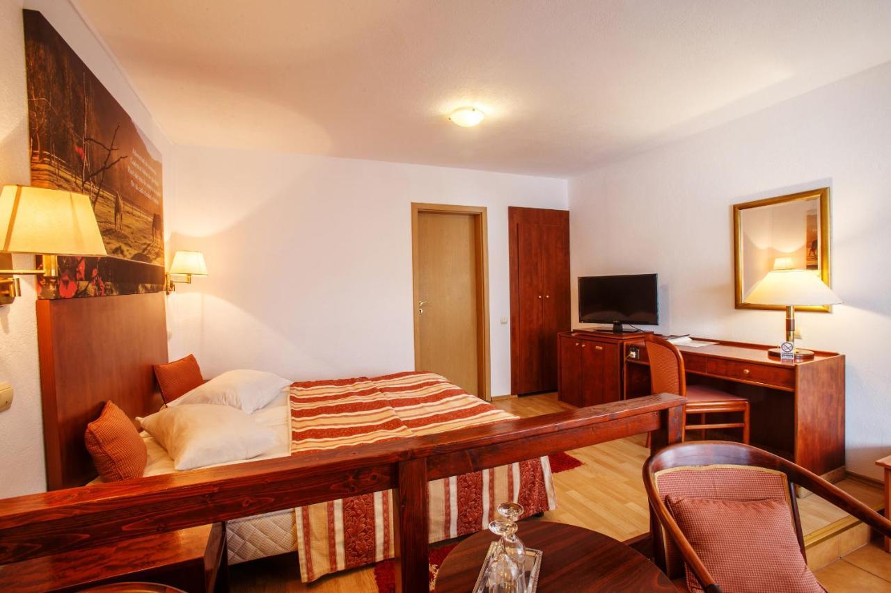 Domeniul Dracula Danes Hotell Exteriör bild