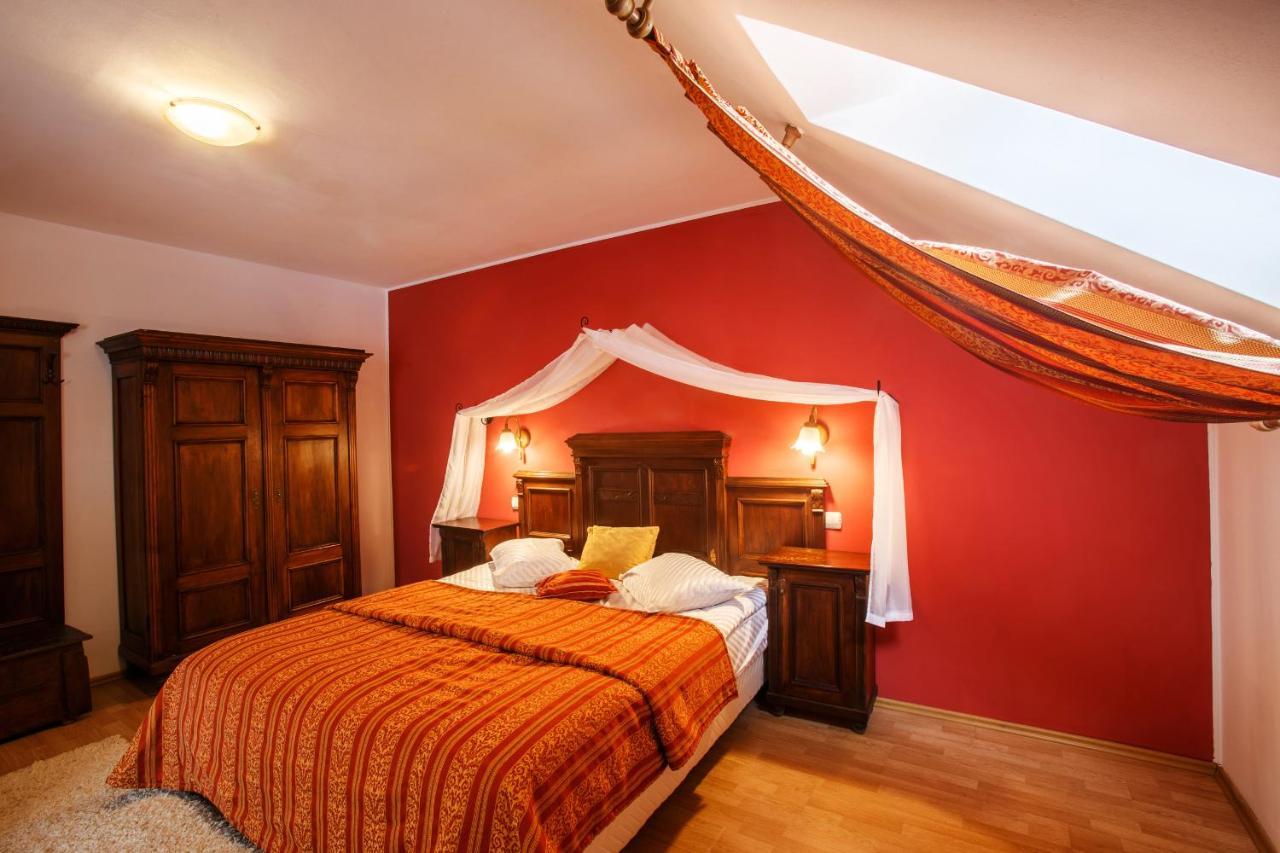 Domeniul Dracula Danes Hotell Exteriör bild