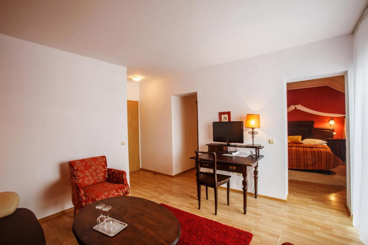Domeniul Dracula Danes Hotell Exteriör bild