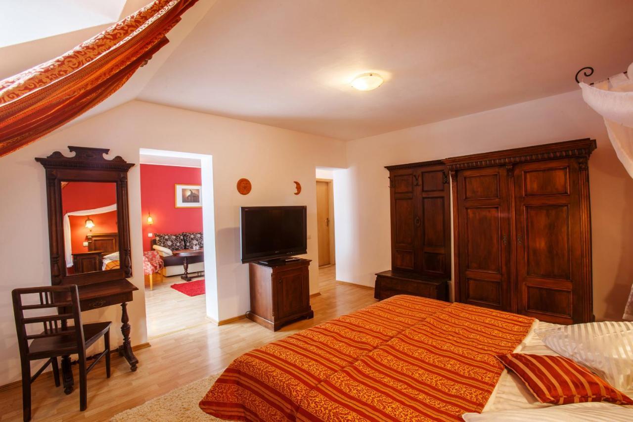 Domeniul Dracula Danes Hotell Exteriör bild