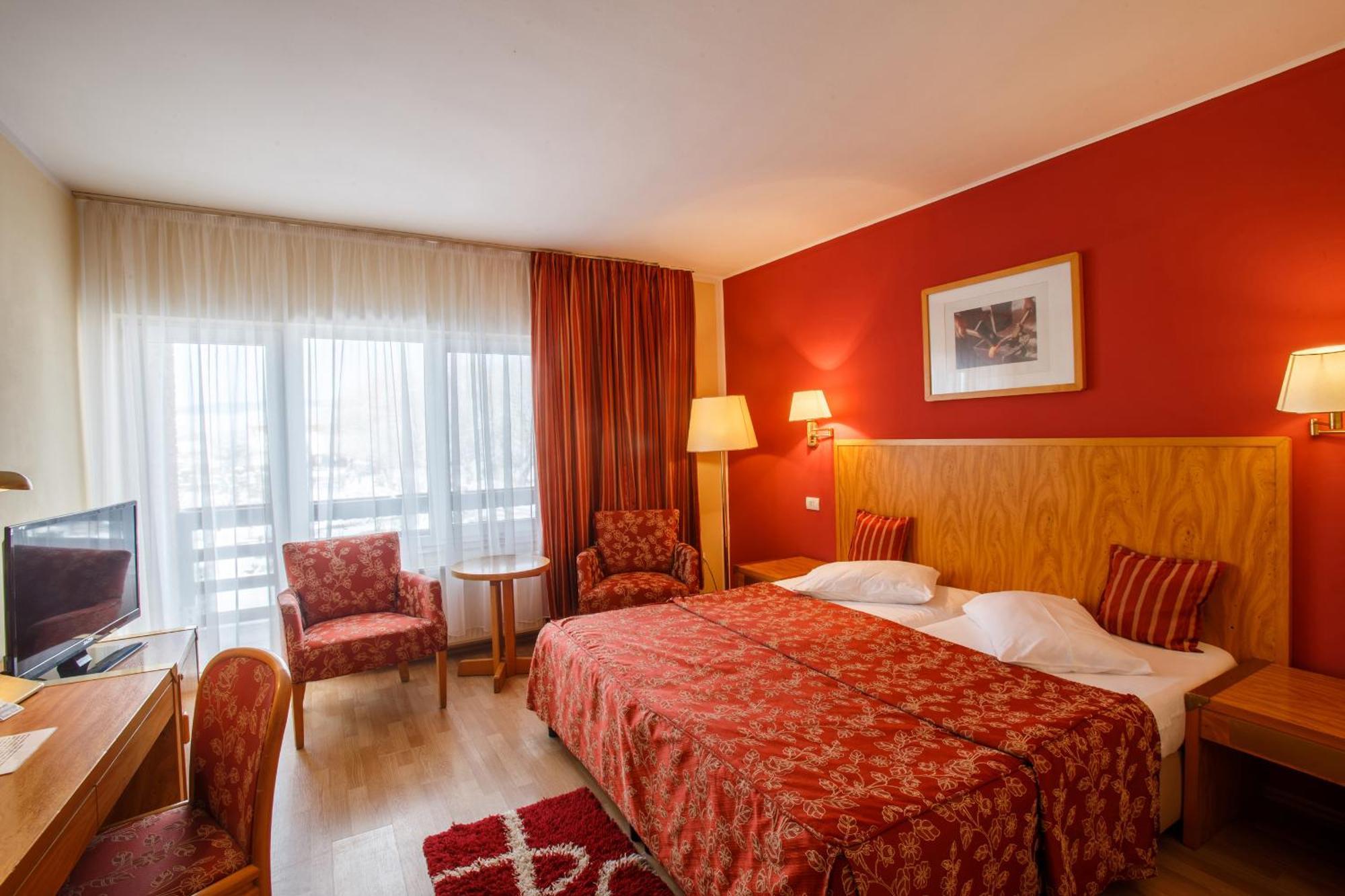 Domeniul Dracula Danes Hotell Exteriör bild